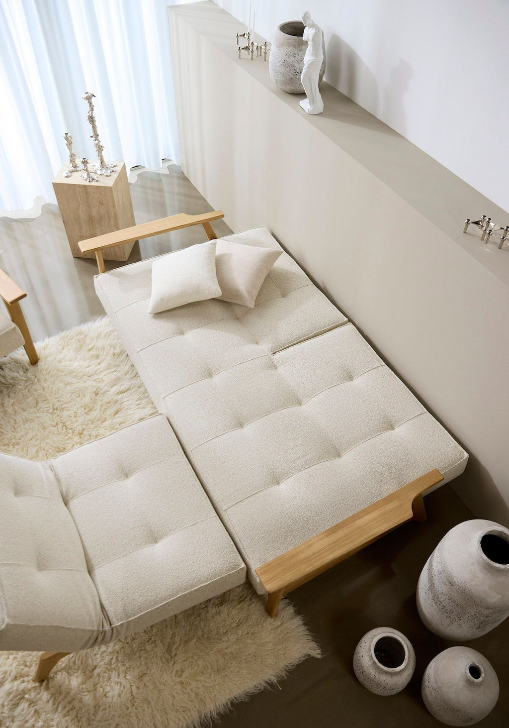 Divano letto con braccioli in legno e materasso a molle SplitBack Frej - 357 Taura Off White