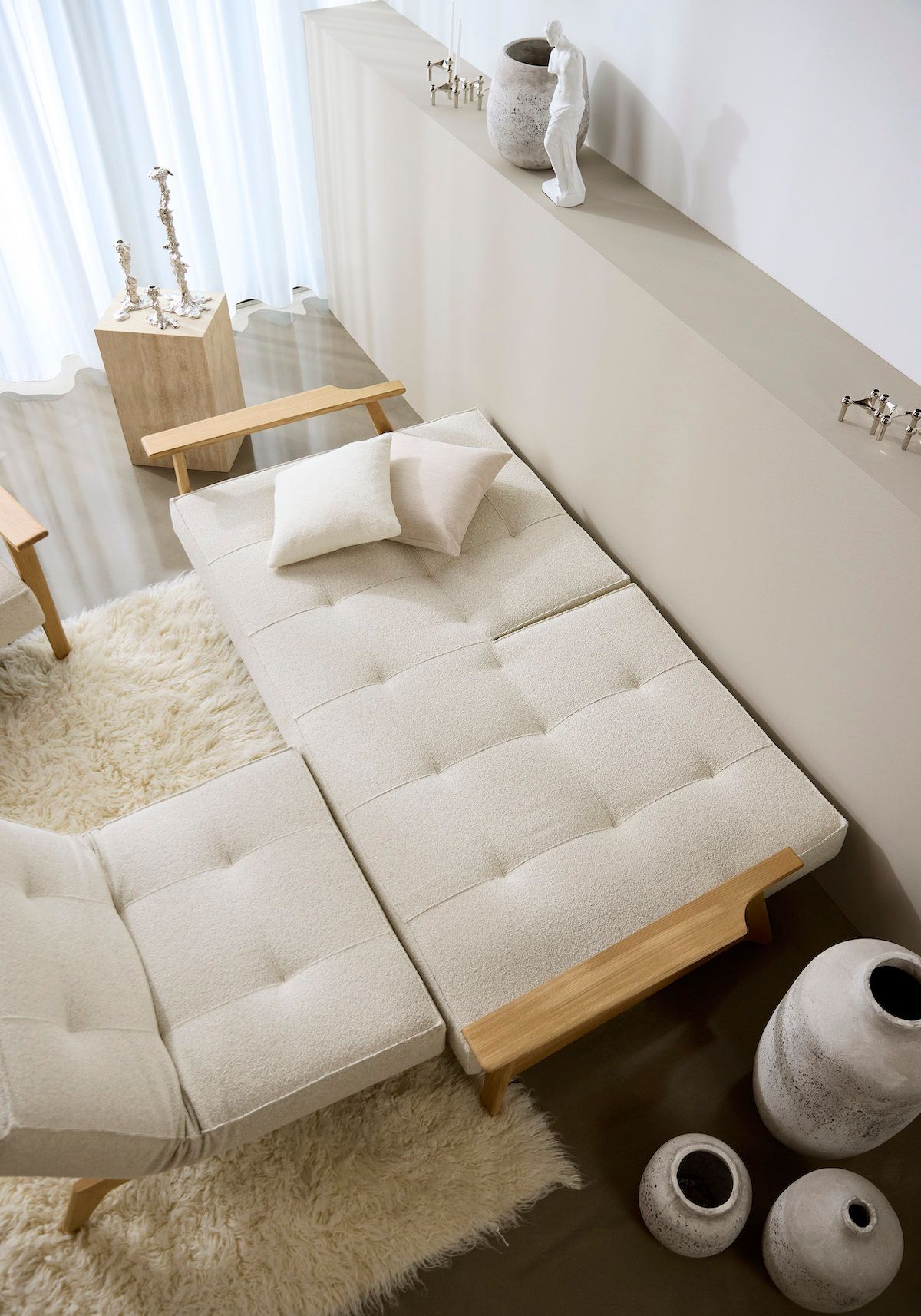 Divano letto con braccioli in legno e materasso a molle SplitBack Frej - 357 Taura Off White