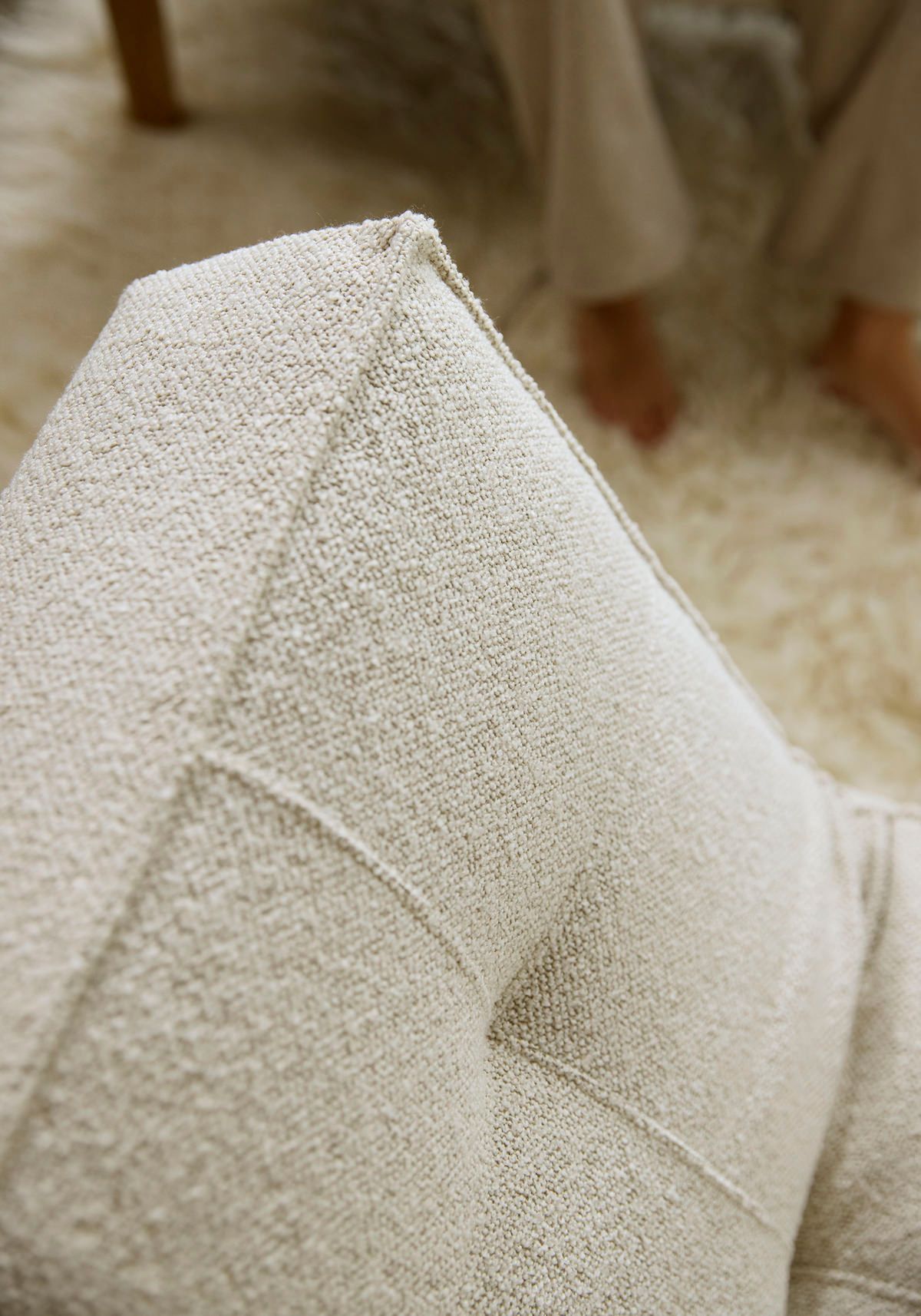 Divano letto con braccioli in legno e materasso a molle SplitBack Frej - 357 Taura Off White