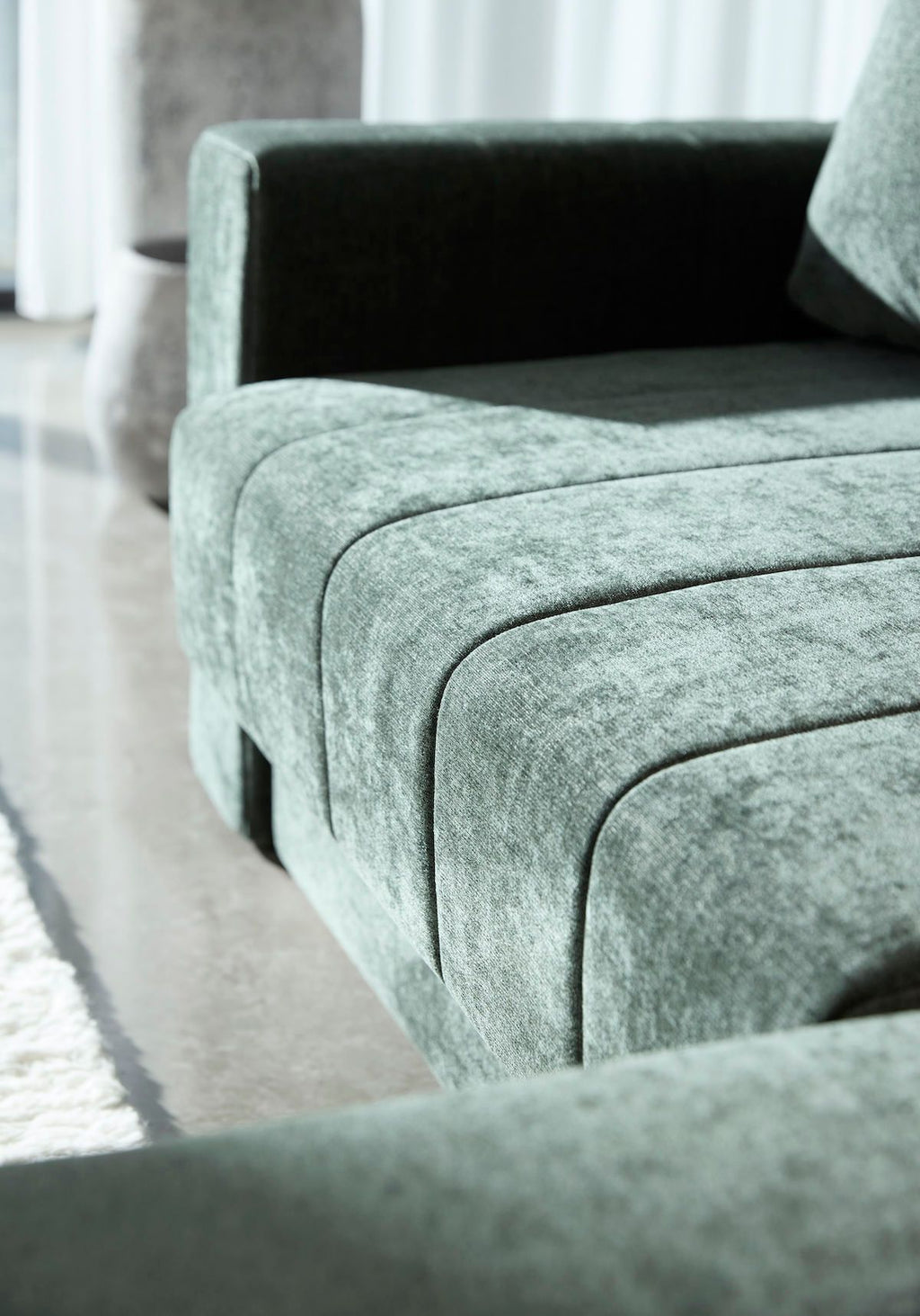 Divano letto matrimoniale con penisola e braccioli Akello Lounger Arms - 281 Avella Pine Green