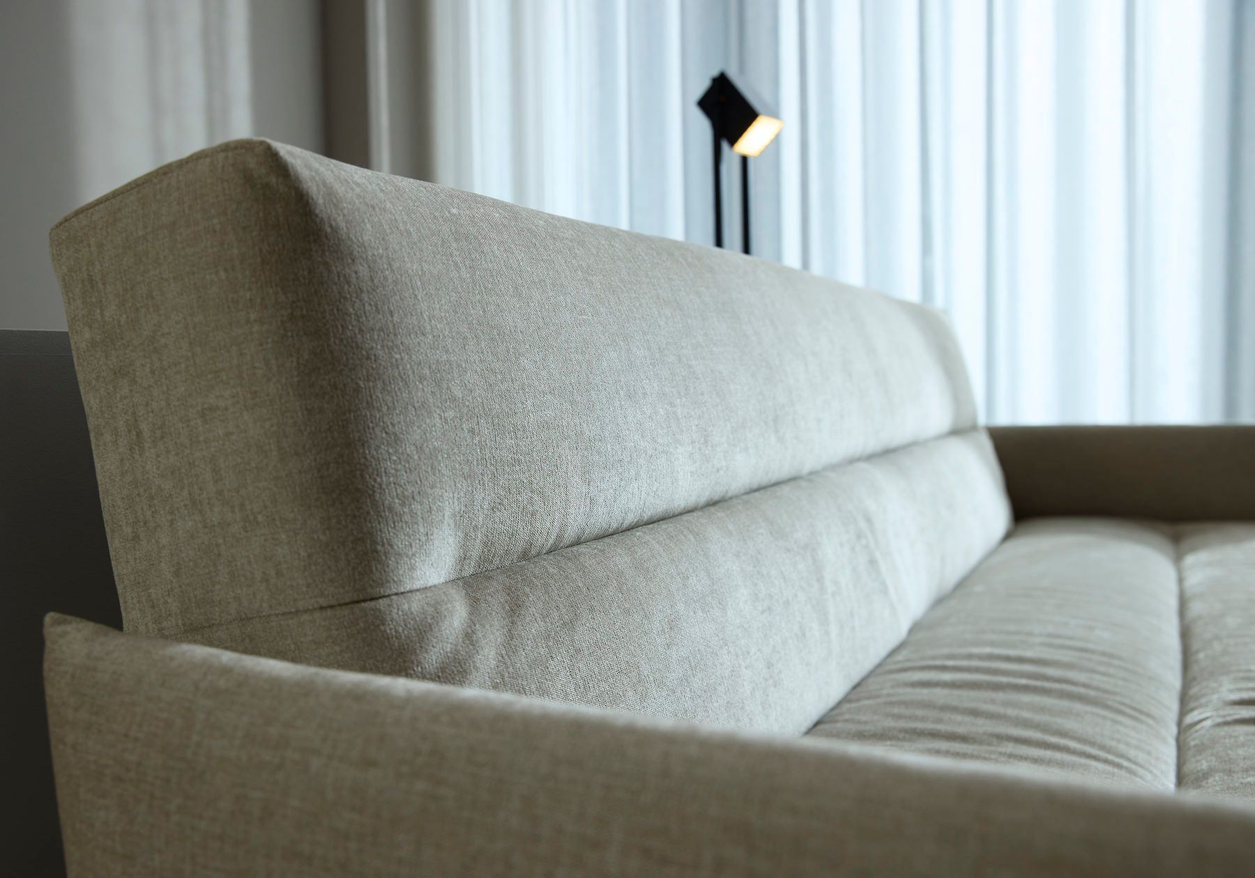 Divano letto con braccioli Jillis Arms - 280 Avella Sand