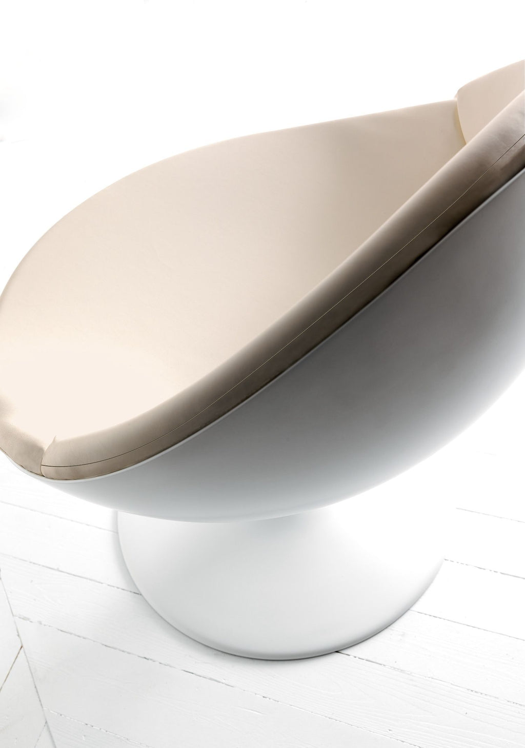 Poltrona design moderno per camera da letto o soggiorno Luna