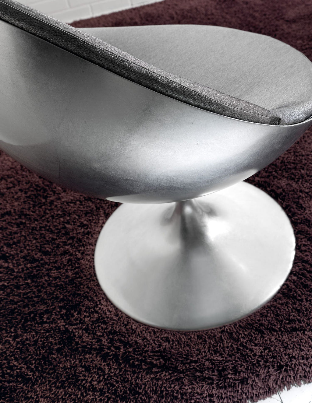 Poltrona design in alluminio foglia argento o oro Luna