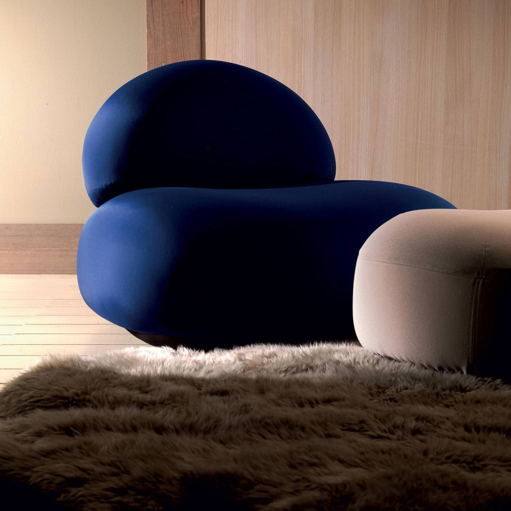 Poltrona design moderno in tessuto o pelle Scoop