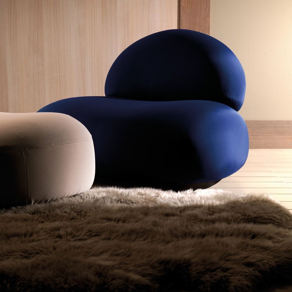 Poltrona design moderno in tessuto o pelle Scoop