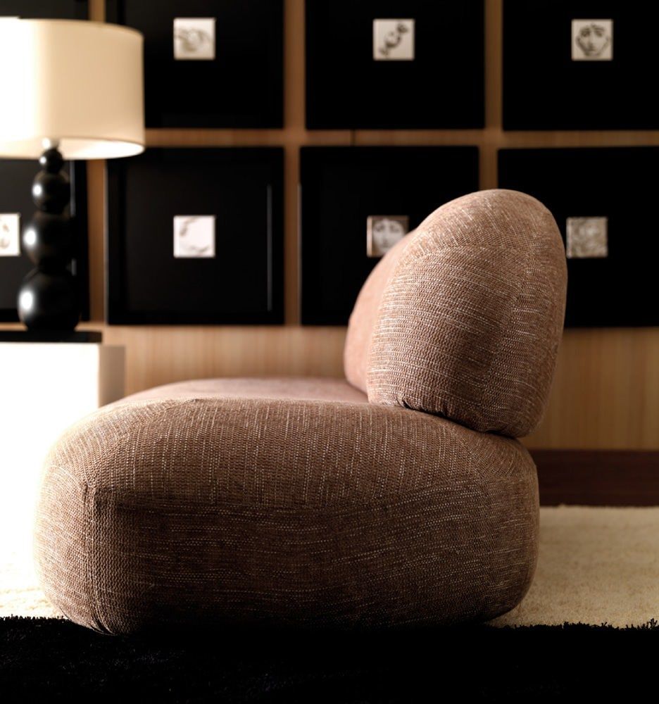 Poltrona design moderno in tessuto o pelle Scoop