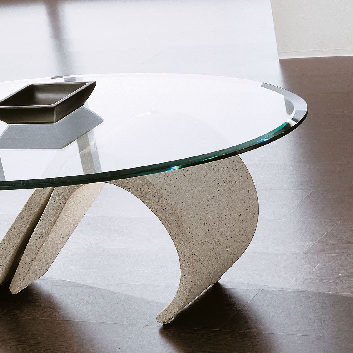 Tavolo da salotto moderno in vetro ovale bisellato Reynald