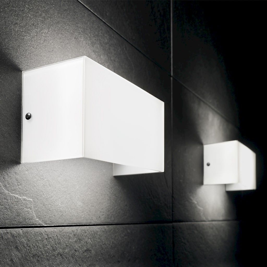 Applique a LED moderna da parete in vetro bianco Compact D321