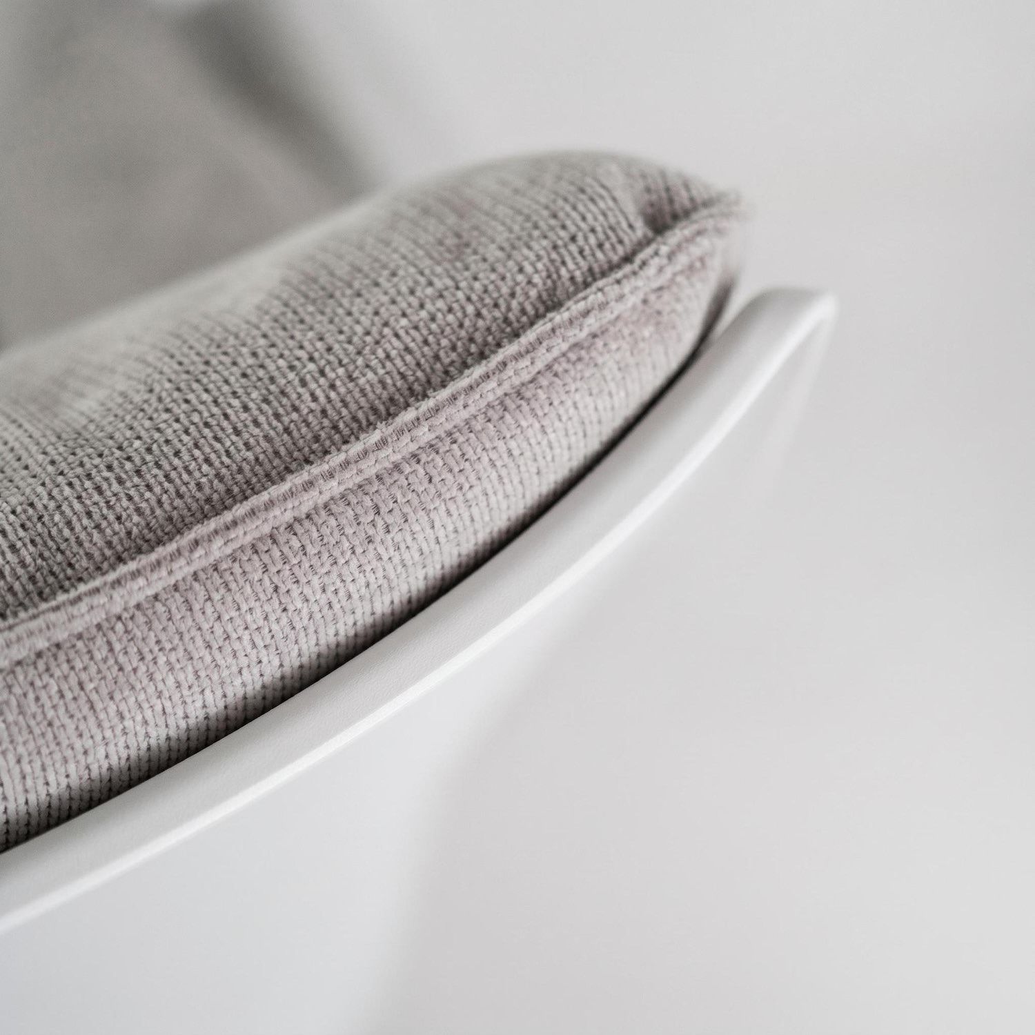 Poltrona in tessuto con cuscini sfoderabili Avela | Design moderno