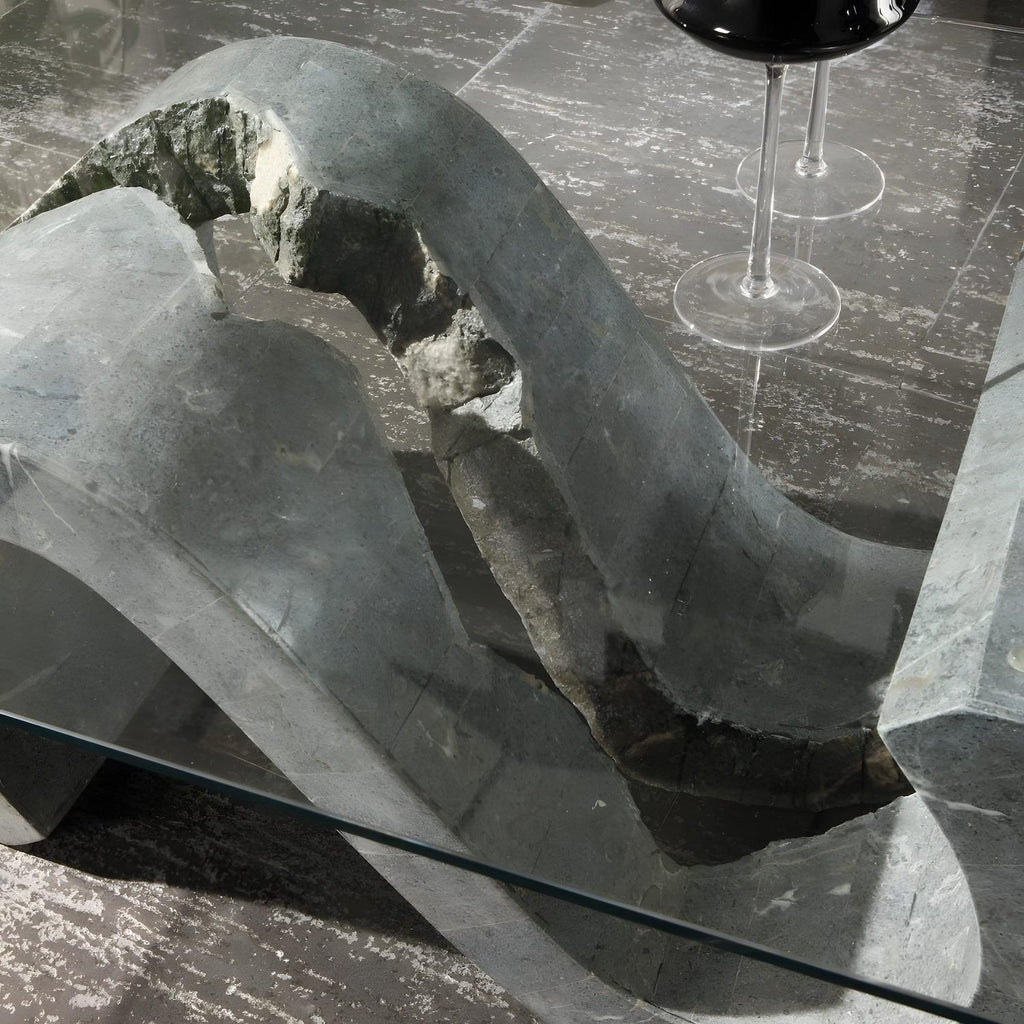 Tavolino da salotto Orian in pietra fossile e vetro temperato