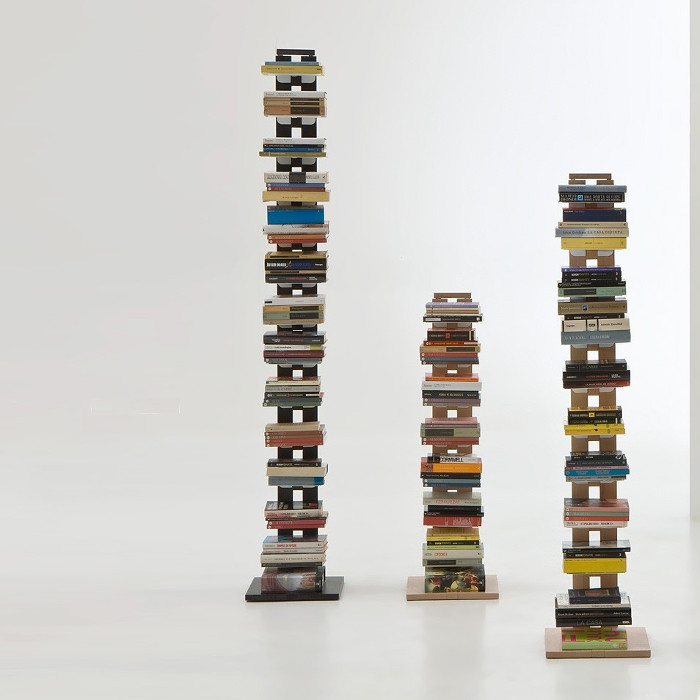 Idee - Libreria a colonna, un totem che arreda in verticale