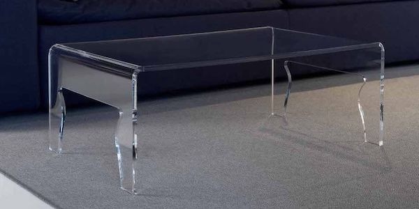Tavolini in plexiglass: il tuo salotto diventerà inconfondibile!